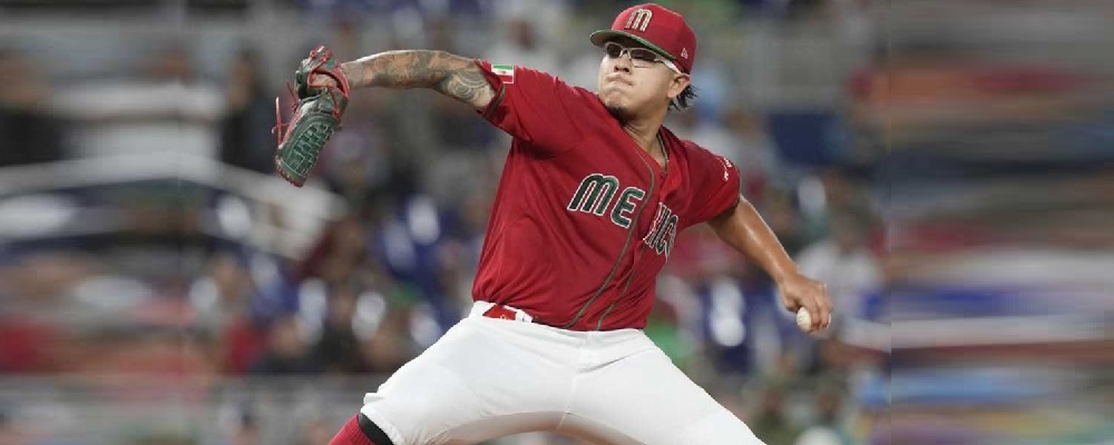 El abridor Julio Urías fue castigado en el primer rollo. (AP)
