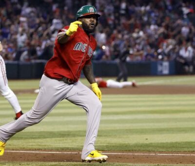 Randy Arozarena tras pegar un cuadrangular. México superó a Canadá en el Clásico Mundial de Beisbol. (AFP)