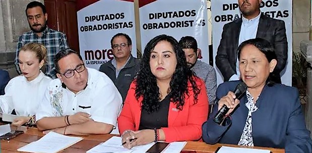 Diputados locales de Morena acusaron exclusión y bloqueo político del gobernador de Puebla. Foto / Agencia Enfoque
