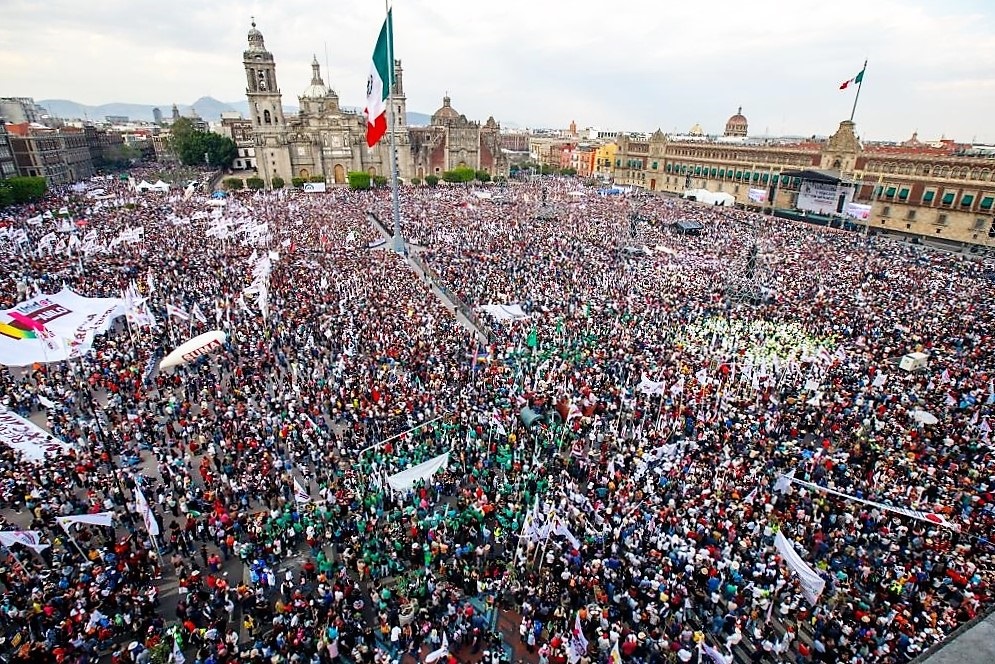 El presidente a Andrés Manuel López Obrador encabezó en el Zócalo la ceremonia por el 85 aniversario de la expropiación petrolera. Foto José Antonio López