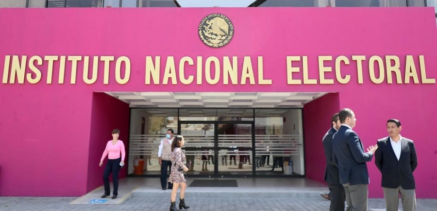 Fachada principal de la sede del Instituto Nacional Electoral, en la Ciudad de México, el 2 de marzo de 2023. Foto Roberto García Ortiz