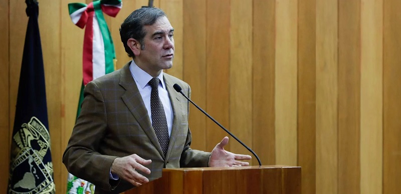 El presidente no dudó en volver a la carga contra el INE, al que ha calificado como una “burocracia dorada”. (Especial)