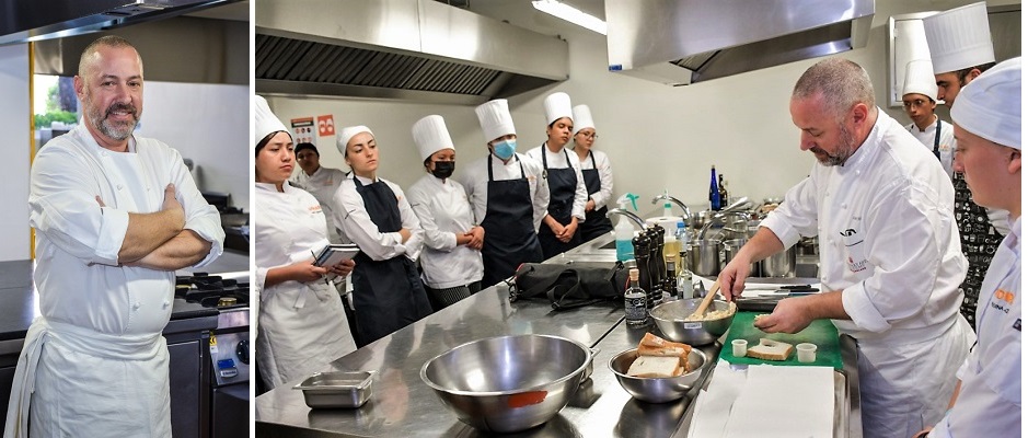 El chef Alain Müller de la Culinary Arts Academy Switzerland y estudiantes de la UDLAP durante la preparación de un malakoff, platillo suizo que combina queso gruyere con el sabor de otros ingredientes como pan, vino blanco seco, cerveza y Kirsch un brandy de cereza. (UDLAP)