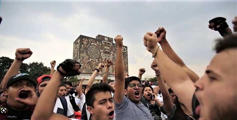 "¡El que no brinque es Graue!", coreaban los manifestantes. (Archivo)