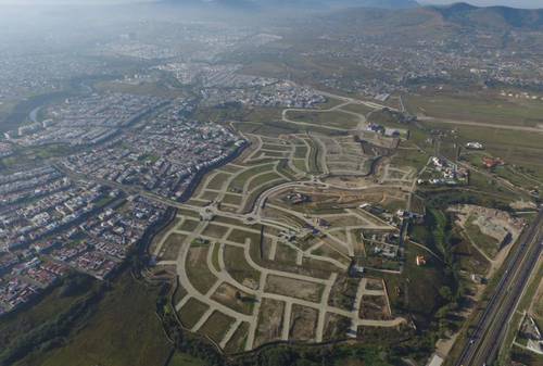 Vista panorámica del fraccionamiento Lomas de Angelópolis, en la ciudad de Puebla, edificado por el Grupo Proyecta, el cual pretende extender esta zona residencial con el desarrollo inmobiliario de lujo City Lomas Ocoyucan, en la localidad Santa María Malacatepec, municipio de Santa Clara Ocoyucan. Foto Es Imagen