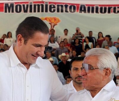 El gobernador sustituto, Sergio Salomón Céspedes refrenda su fe priísta y le tira salvavidas a la moribunda organización de derecha y grupo de choque del PRI. Foto: Antorcha Puebla