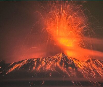 Puebla suspende clases en 40 municipios ante incremento de actividad volcánica del Popocatépetl. (Especial)