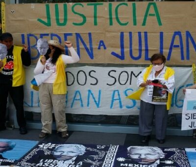 Activistas exigen que Julian Assange sea liberado. Foto José Antonio López