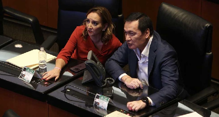 Claudia Ruiz Massieu y Miguel Ángel Osorio Chong. Foto: Reforma