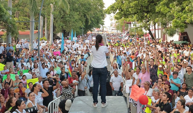 En su visita a Colima, insistió en que el movimiento político que representa impedirá el regreso al pasado a un México que ya no existe. (Especial)
