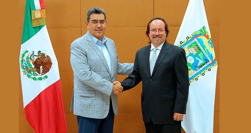El gobernador sustituto, Sergio Salomón Céspedes Peregrina, nombró hoy a Enrique Glockner, como nuevo titular de Secretaría de Cultura en Puebla, en sustitución del fallido Sergio Vergara. (Facebook)