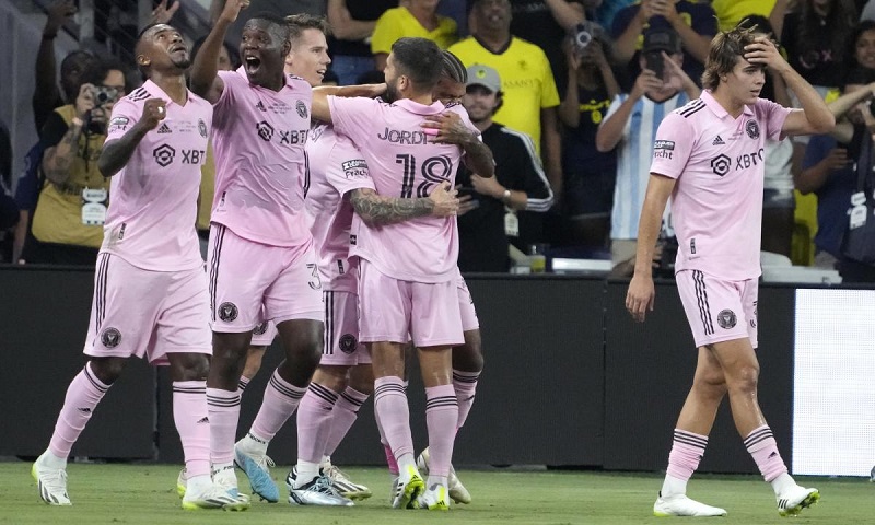 Lionel Messi y su gol con el Inter Miami Foto: Mark Humphrey. EFE