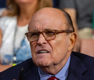 El abogado Rudy Giuliani, en una imagen proporcionada por la prisión del condado de Fulton. CONDADO DE FULTON