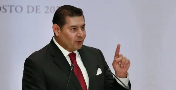 Tras rendir informe como presidente del Senado, Armenta pedirá licencia. Foto: Facebook
