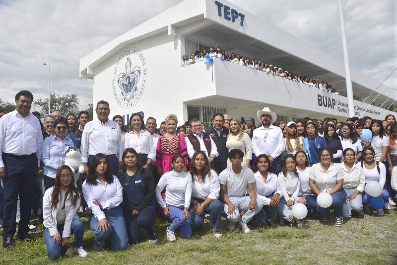 La rectora Lilia Cedillo, al inaugurar el nuevo inmueble en el municipio de Tepeaca. (Especial)