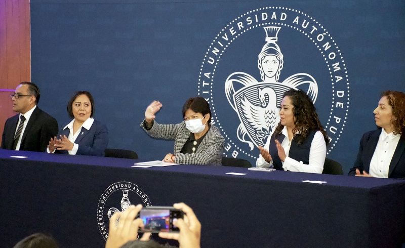 Formar recursos humanos de alto perfil para la salud, orientó la rectora Lilia Cedillo. (Especial)