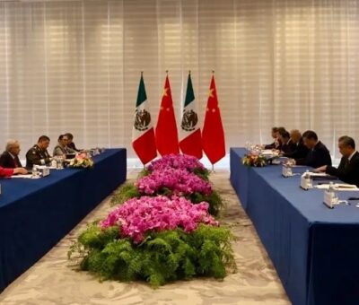 México y China acordaron el fortalecimiento del multilateralismo, reivindicaron el derecho internacional y consideraron que la cooperación es la vía idónea para hacer frente a los retos de la paz y la seguridad internacionales. Foto tomada de X @rosacicela_