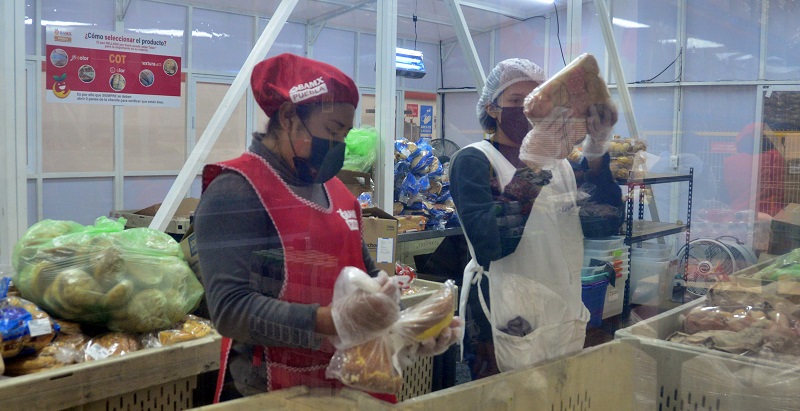 La BUAP entrega 9 mil 450 kilos de arroz y frijol donados por los universitarios en beneficio de comunidades vulnerables. (Especial)