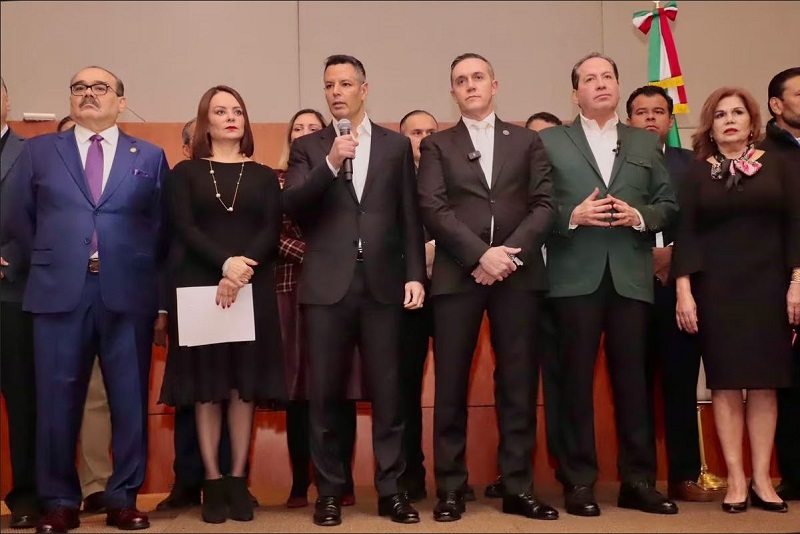 Jorge Carlos Ramírez Marín, Nuvia Mayorga, Alejandro Murat, Adrián Ruvalcaba y Eruviel Ávila, entre otros, este martes. PRENSA ALEJANDRO MURAT