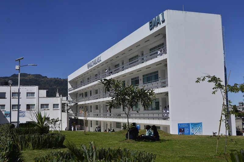 Con la inauguración de diferentes espacios educativos y la entrega de equipamiento en el Complejo Universitario de la Salud (CUS), con sede en Teziutlán.