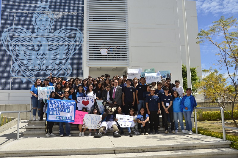 Celebra la rectora Lilia Cedillo Ramírez el crecimiento de la Preparatoria Simón Bolívar en Atlixco. (BUAP)