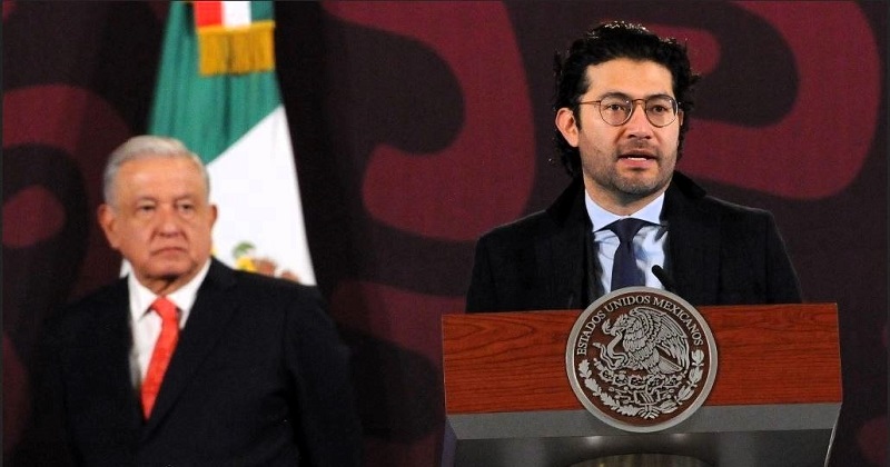 El titular de la Secretaría del Trabajo y Previsión Social (STPS), Marath Bolaños, al presentar en la conferencia del mandatario federal la iniciativa de reforma constitucional en materia de sueldos. La imagen, del 7 de febrero de 2024. Foto Cuartoscuro