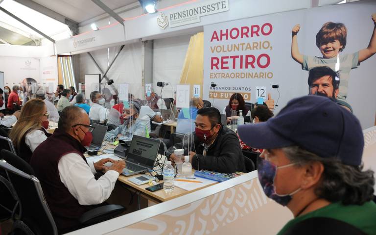 Afores, el mercado de los atracos al salario de los trabajadores. (Archivo)