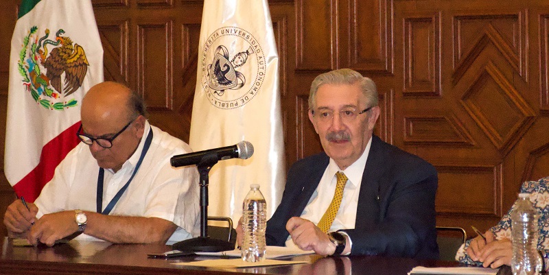 Luis María Aguilar Morales dicta conferencia magistral en la BUAP. (BUAP)