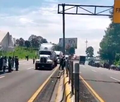 Javier Aquino Limón quien difundió un video en sus redes sociales donde se aprecia la circulación de vehículos normalizada, principalmente de transporte de carga. Foto Tomada de X. @Javier_AquinoL