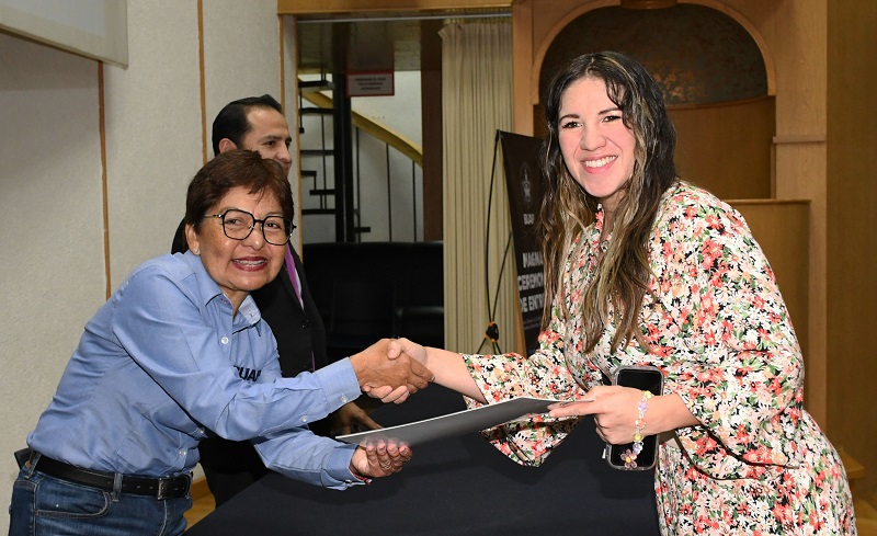 Egresados BUAP reciben el Premio Ceneval al Desempeño de Excelencia EGEL (BUAP)
