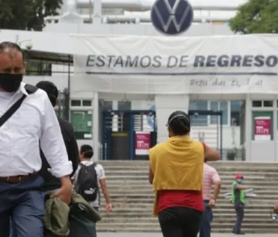 Volkswagen mantiene oferta salarial; trabajadores votarán el viernesTrabajadores de Volkswagen. Foto: Jafet Moz