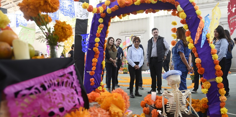 Con ofrendas, BUAP celebra el Día de Muertos