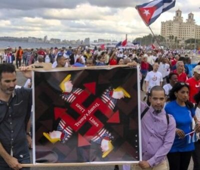 La manifestación también estuvo encabezada por el líder y ex presidente Raúl Castro. Foto AP