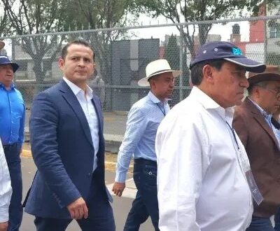 Paristas entregan llaves de CU a autoridades de la BUAP. Foto: Valeria de la Luz