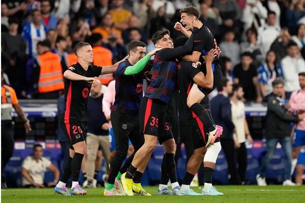 El FC Barcelona conquista su título 28 de la liga española Durante un partido de La Liga española entre el Espanyol y el Barcelona en Barcelona, España, el jueves 15 de mayo de 2025. Foto AP