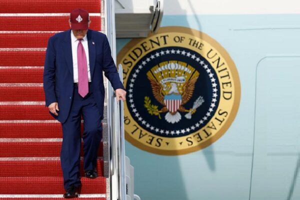 Renuncian los 12 miembros de la junta Fulbright en protesta por intromisión de Trump Trump usurpó la autoridad de la junta al negar becas a "un número sustancial de personas" que ya habían sido seleccionadas. AP