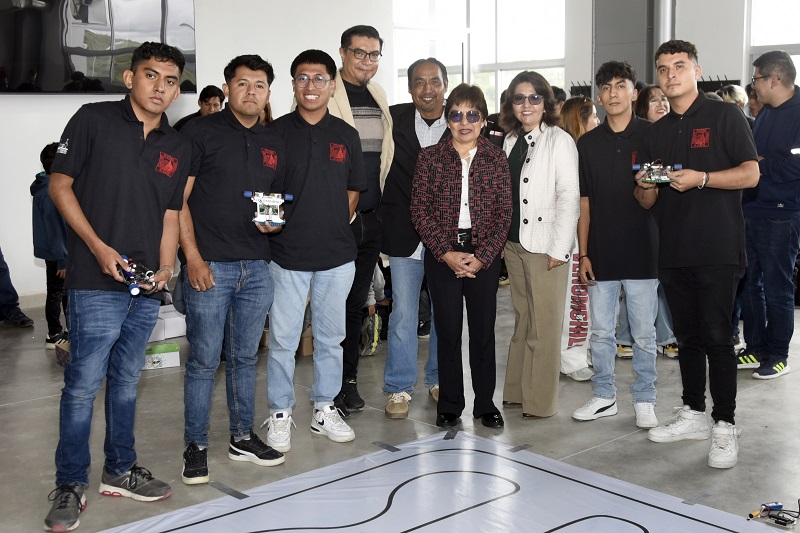 Celebran en CU2 el concurso “Robomatrix, Liga latinoamericana de robótica de competencia”. (BUAP)