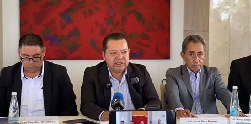 El líder de la Sección 25 del Sindicato Nacional de Trabajadores de la Salud (SNTA), Julio Alfredo García, informa de la situación en el sistema de salud de Puebla y pide la destitución del secretario de salud estatal, en conferencia de prensa. Foto: Captura de video