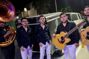 Integrantes del Grupo Fugitivo en fotografías compartidas en sus redes sociales. livansolis (Grupo Fugitivo)