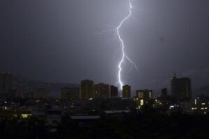 Imagen de una tormenta eléctrica en Acapulco, Guerrero. Bernandino Hernández/CUARTOSCURO