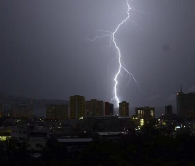Imagen de una tormenta eléctrica en Acapulco, Guerrero. Bernandino Hernández/CUARTOSCURO