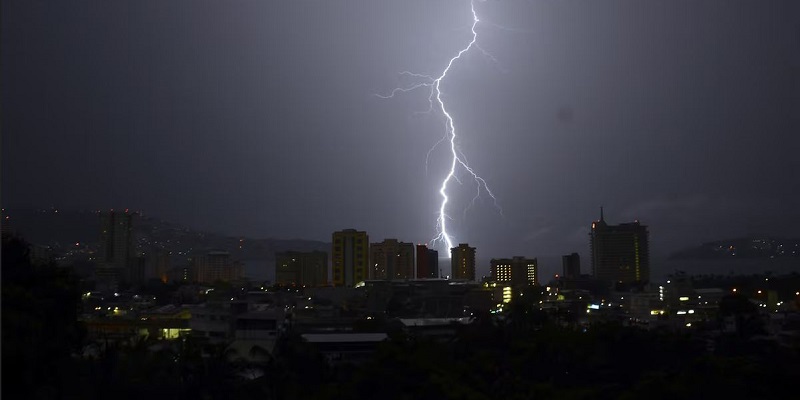 Imagen de una tormenta eléctrica en Acapulco, Guerrero. Bernandino Hernández/CUARTOSCURO