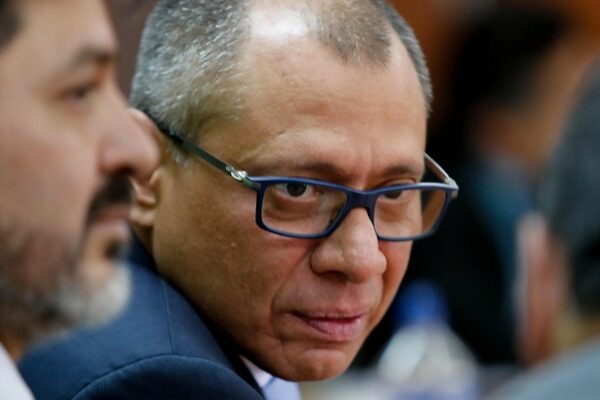 El Comité Internacional por la Libertad de Jorge Glas denuncia que un nuevo proceso judicial busca mantenerlo en prisión «a toda costa», agudizando el deterioro de su salud. Foto: EFE.