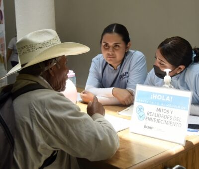 Acude rectora Lilia Cedillo a jornada de salud comunitaria en Azumiatla. (BUAP)