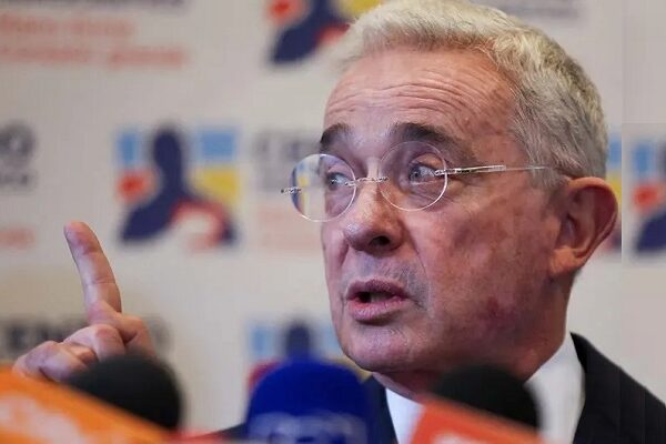 El expresidente de Colombia, Álvaro Uribe es declarado culpable por soborno