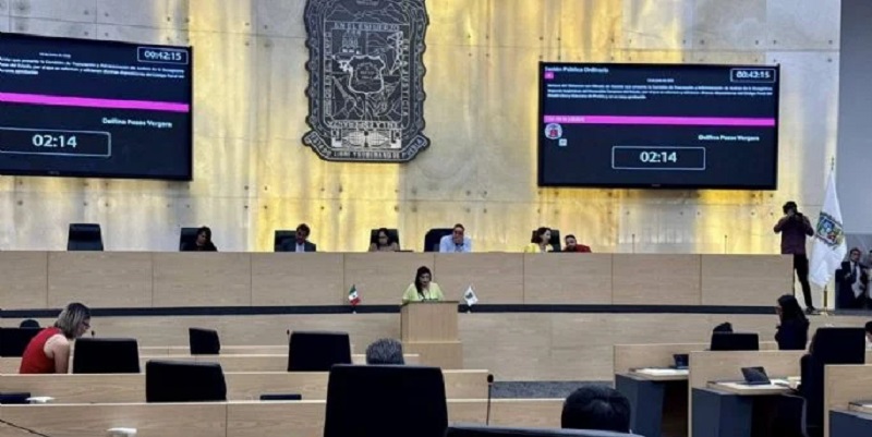 La SCJN ordena al Congreso de Puebla que legisle sobre la revocación de mandatoSesión en el Congreso de Puebla. Foto: Facebook Delfina Pozos