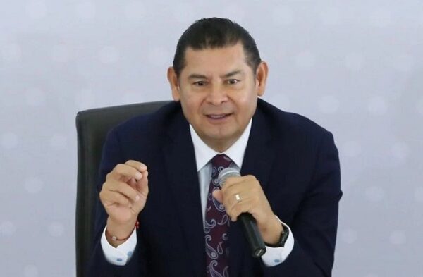 Cuando tu formación política se limitó a las lecturas del Heraldo y los “Populibros La Prensa” hay una lógica aplastante que te lleva a la frivolidad y las ocurrencias como política social de gobierno. (Foto: Facebook)