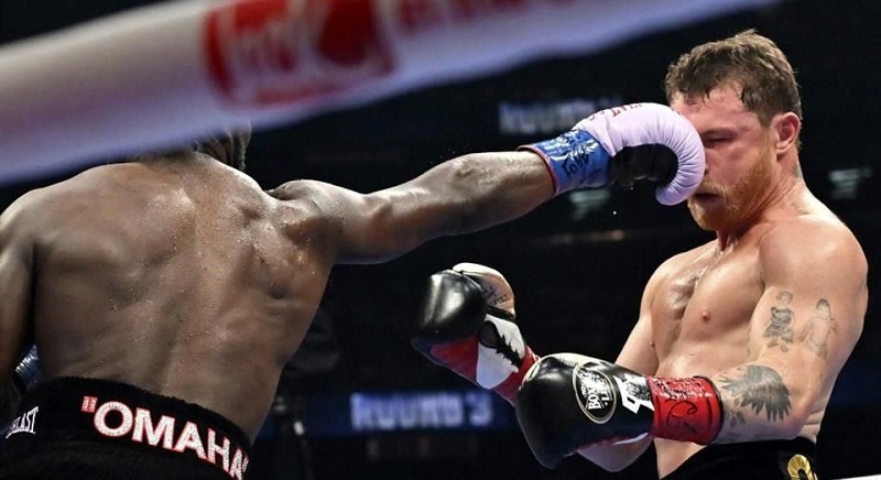 Canelo no pudo imponer su box esta vez. Crédito: AP