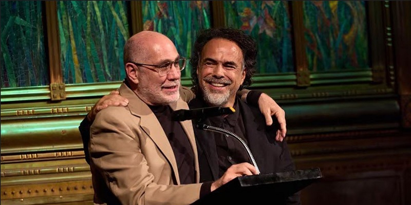 Los cineastas mexicanos Guillermo Arriaga y Alejandro González Iñárritu en un evento este lunes, en Ciudad de México. EFE/ Amores Perros