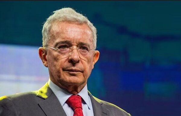 Cártel de la Toga en Colombia absuelve al derechista Álvaro Uribe